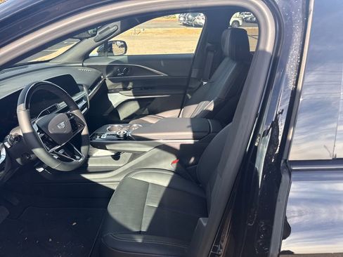 New 2025 Cadillac Lyriq Luxury image 9