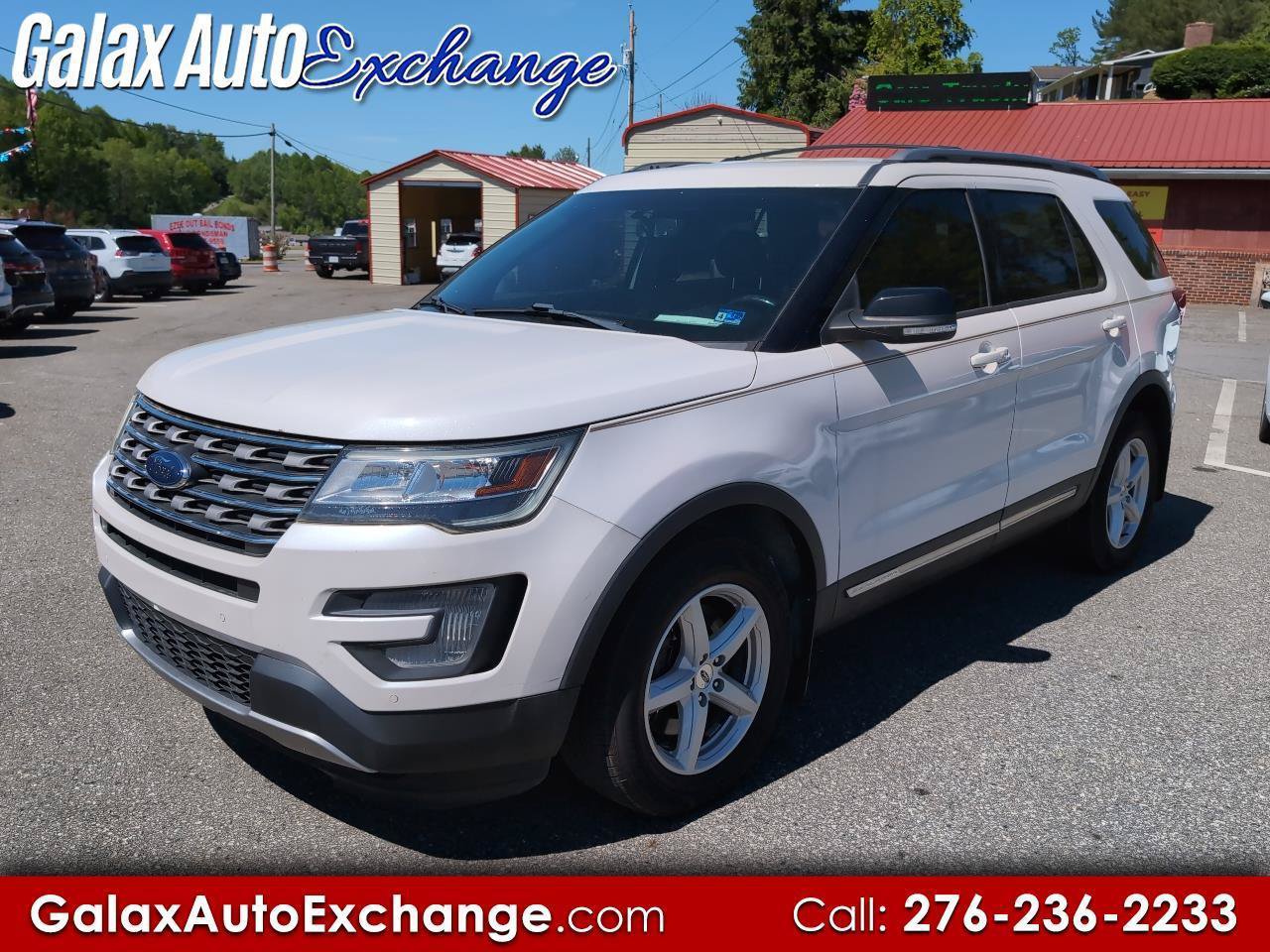 Used 2017 Ford Explorer XLT w/ Equipment Group 202A AWD/4WD image 1