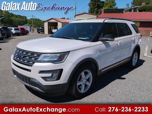 Used 2017 Ford Explorer XLT w/ Equipment Group 202A AWD/4WD image 1
