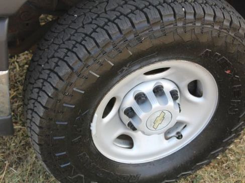 Used 2006 Chevrolet Silverado 2500 W/T w/ Heavy-Duty Power Package image 24