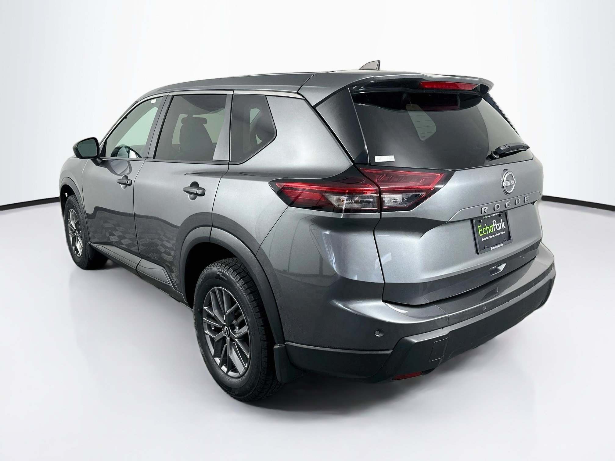 Used 2024 Nissan Rogue S FWD image 5