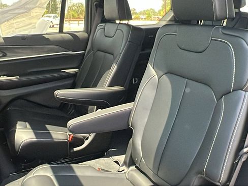 New 2025 Jeep Grand Cherokee L Limited w/ Luxury Tech Group II image 20