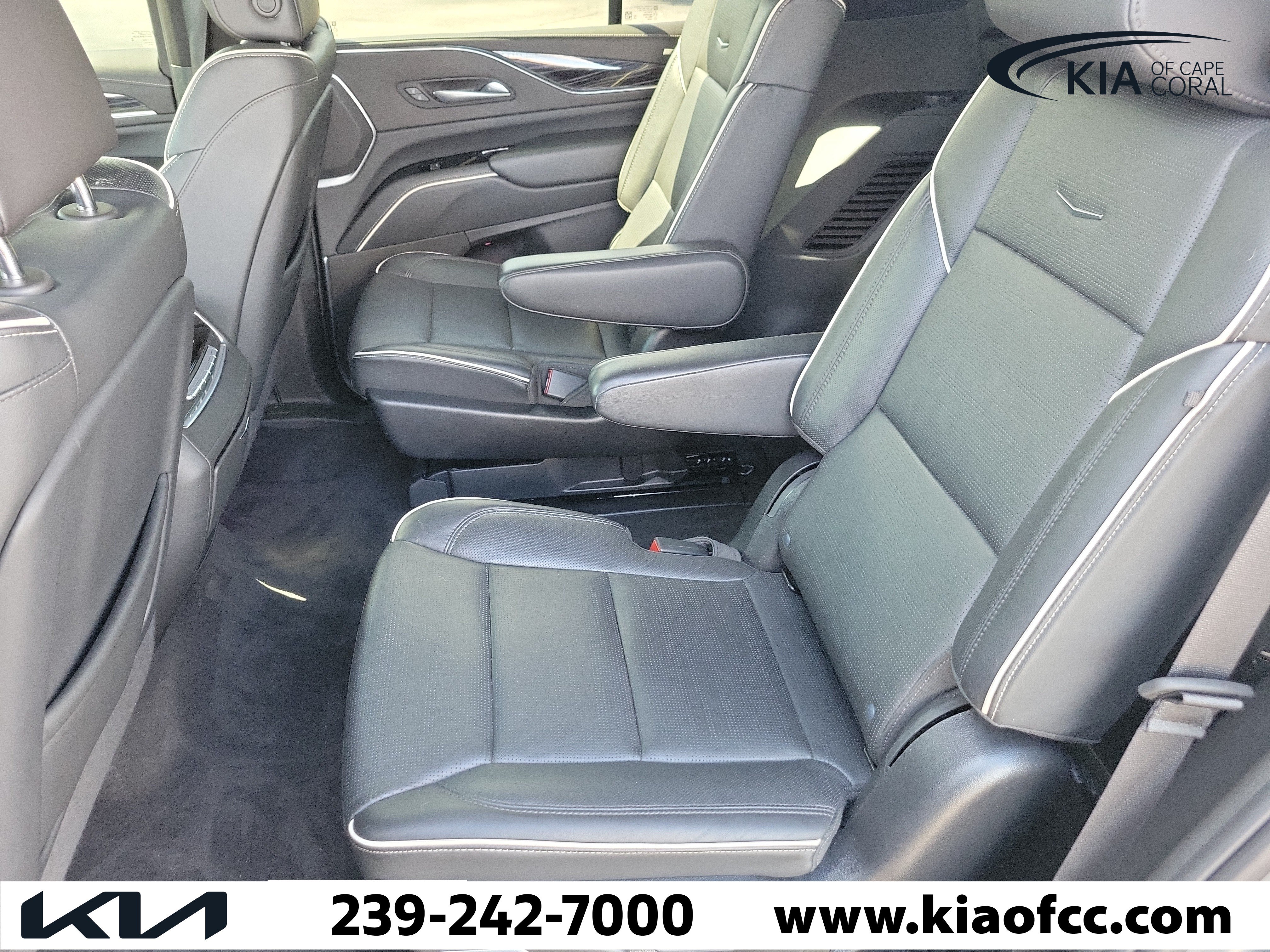 Used 2023 Cadillac Escalade Sport AWD/4WD image 12