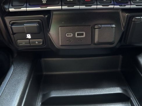 Used 2023 GMC Sierra 2500 AT4 image 51