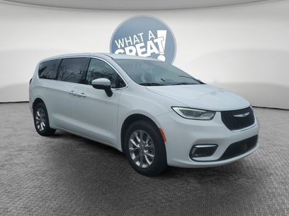 Used 2023 Chrysler Pacifica Touring-L
