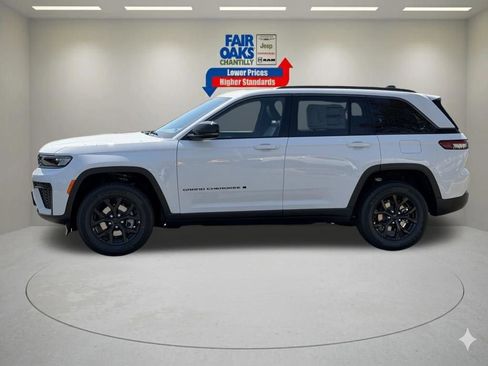 New 2026 Jeep Grand Cherokee Altitude AWD/4WD image 10