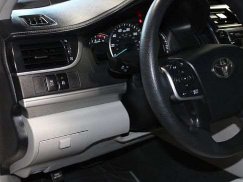 Used 2012 Toyota Camry LE FWD image 16