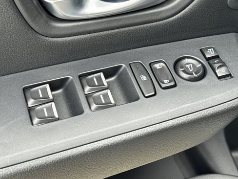 Used 2025 Honda Pilot TrailSport image 13