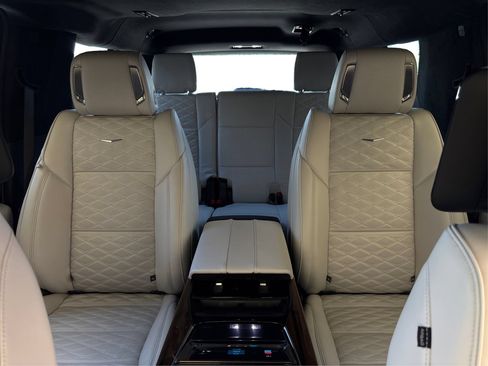 New 2026 Cadillac Escalade ESV Platinum Sport AWD/4WD image 17