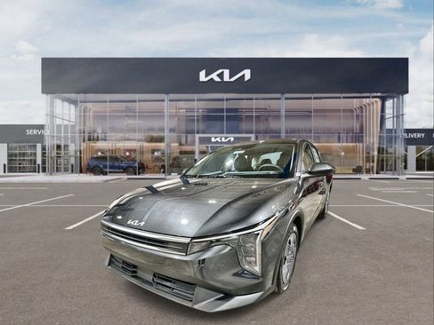 New 2025 Kia K4 LX image 4