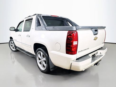 Used 2011 Chevrolet Avalanche LTZ image 5