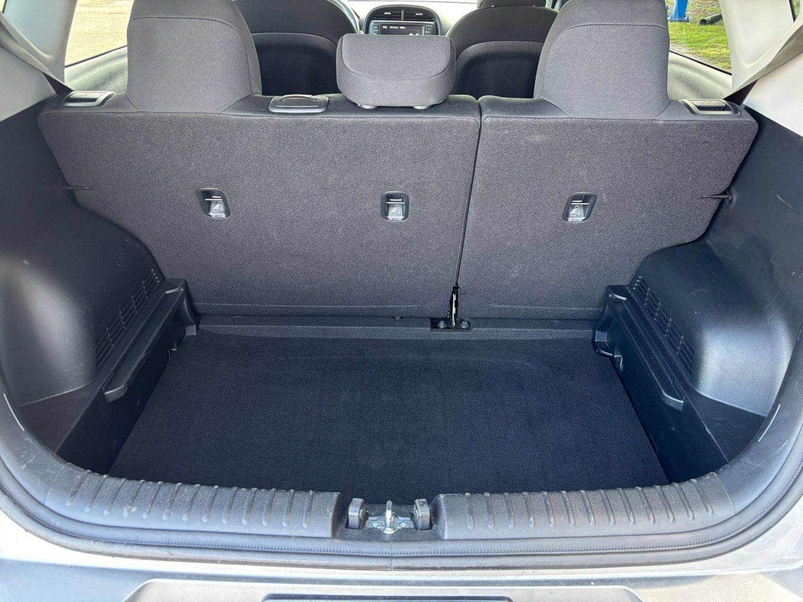 Used 2025 Kia Soul LX w/ LX Technology Package FWD image 28
