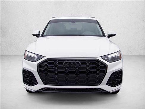 Used 2023 Audi Q5 e Premium Plus w/ Premium Plus Package image 2