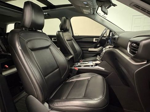 Used 2021 Ford Explorer XLT w/ Equipment Group 202A image 30