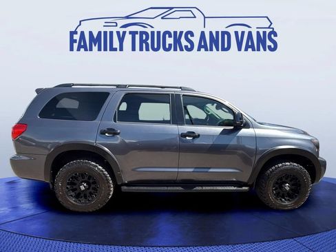 Used 2017 Toyota Sequoia SR5 w/ Premium Package AWD/4WD image 6