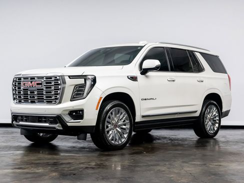 Used 2025 GMC Yukon Denali w/ Denali Reserve Package image 7