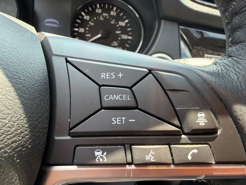 Used 2018 Nissan Rogue SV w/ Premium Package AWD/4WD image 20