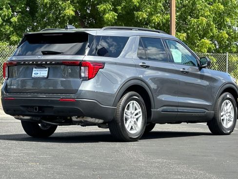 New 2026 Ford Explorer Active RWD image 2