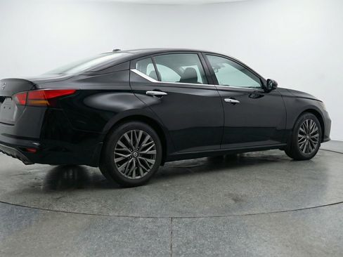 Used 2025 Nissan Altima 2.5 SV image 9