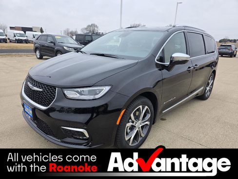New 2026 Chrysler Pacifica Pinnacle image 1