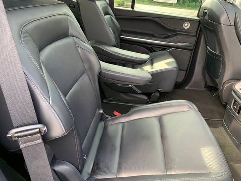 Certified 2025 Lincoln Navigator Reserve AWD/4WD image 15