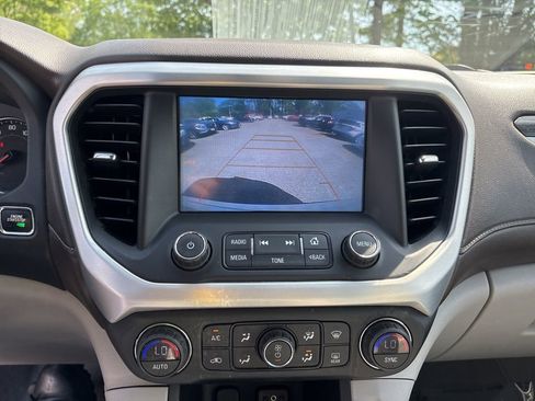 Used 2018 GMC Acadia SLT FWD image 18