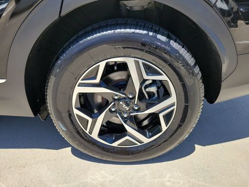 Used 2024 Kia Sportage LX AWD/4WD image 11