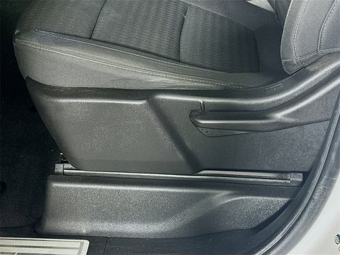 Used 2020 Chevrolet Silverado 1500 LT image 21