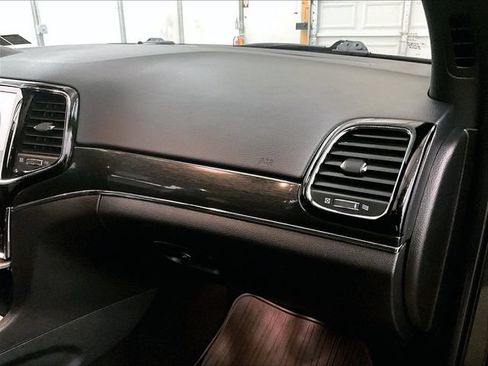 Used 2020 Jeep Grand Cherokee Trailhawk AWD/4WD image 16