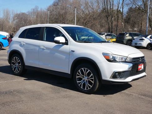 Used 2018 Mitsubishi Outlander Sport ES image 1