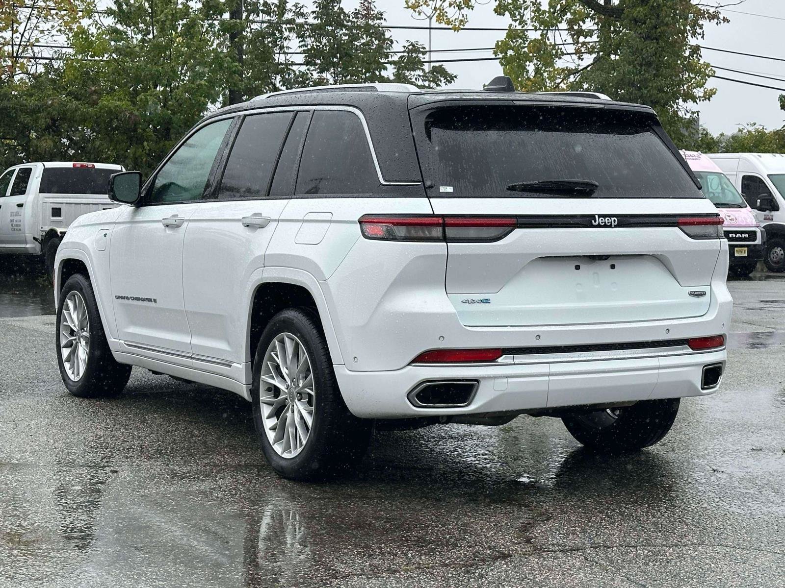 Used 2023 Jeep Grand Cherokee Summit AWD/4WD image 8