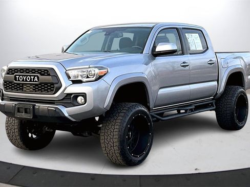 Used 2018 Toyota Tacoma SR5 image 4