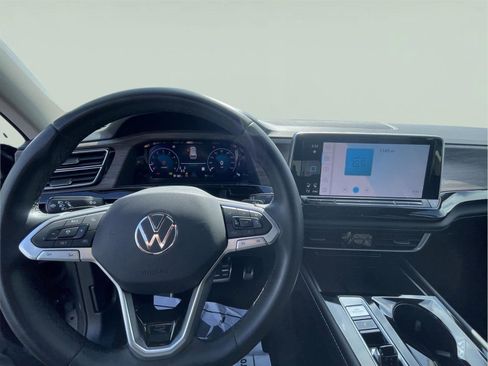 Used 2024 Volkswagen Atlas SEL Premium R-Line image 26