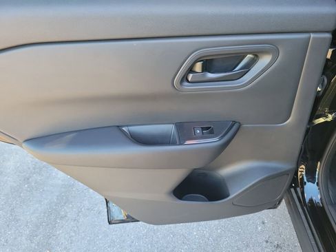 Certified 2025 Nissan Rogue S image 11