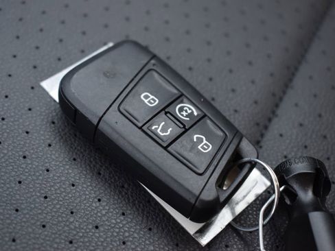 Used 2024 Volkswagen Jetta SE image 14