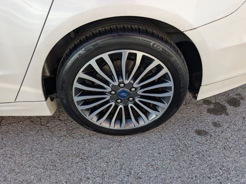 Used 2017 Ford Fusion SE w/ Fusion SE Technology Package image 26