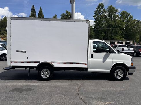 Used 2022 Chevrolet Express 3500 w/ Power Convenience Package RWD image 5
