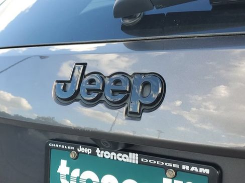 Used 2018 Jeep Grand Cherokee Altitude RWD image 7