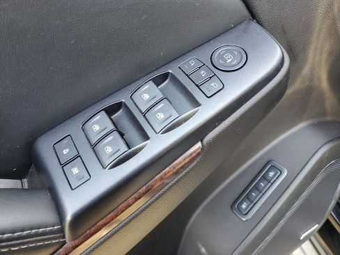 Used 2015 GMC Yukon SLT image 24