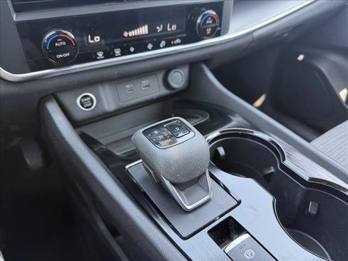Used 2023 Nissan Rogue SV FWD image 16