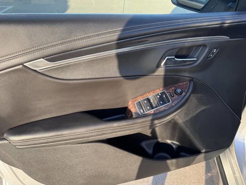 Used 2015 Chevrolet Impala LT w/ Convenience Package FWD image 16