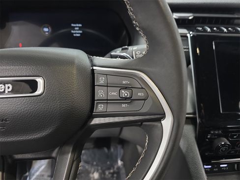 Used 2024 Jeep Grand Cherokee Altitude image 19