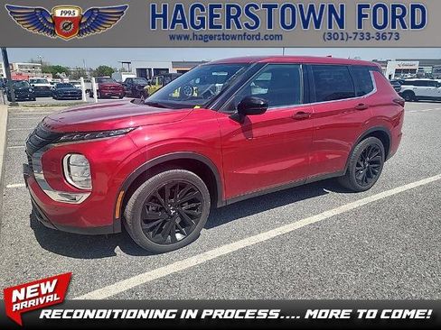 Used 2023 Mitsubishi Outlander SE AWD/4WD image 1