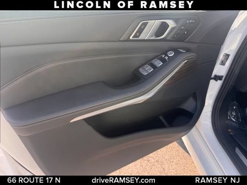 Used 2024 BMW X7 xDrive40i w/ Parking Assistance Package AWD/4WD image 11