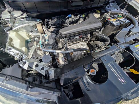 Used 2018 Nissan Rogue SV image 23