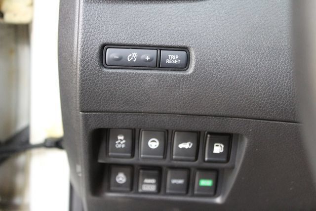 Used 2020 Nissan Rogue SL AWD/4WD image 16