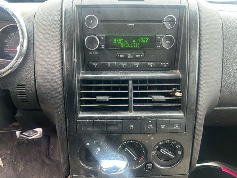 Used 2008 Ford Explorer XLT image 10