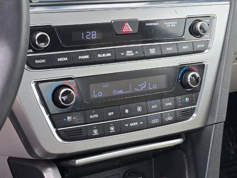 Used 2017 Hyundai Sonata Limited w/ Ultimate Package 04 FWD image 28