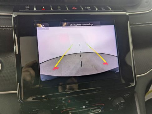 New 2025 Jeep Grand Cherokee Altitude image 22