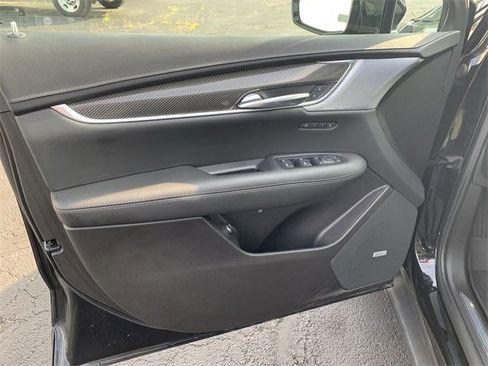 Certified 2022 Cadillac XT5 Sportv w/ LPO, Floor Liner Package image 23